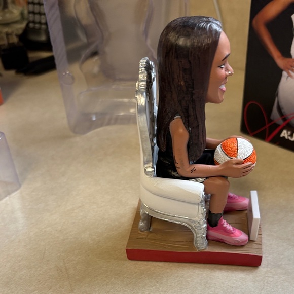 A'ja Wilson #22 Las Vegas Aces Bobblehead with Basketball - Picture 6 of 6